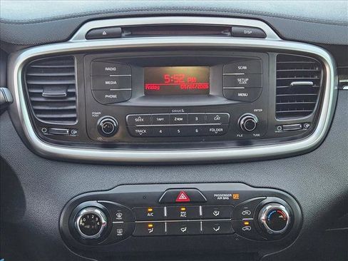 Used 2017 Kia Sorento L FWD image 18
