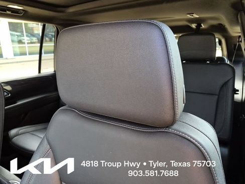 Used 2023 Chevrolet Suburban Z71 w/ Luxury Package AWD/4WD image 25