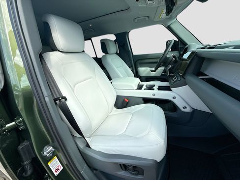 New 2026 Land Rover Defender 110 X-Dynamic SE AWD/4WD image 15