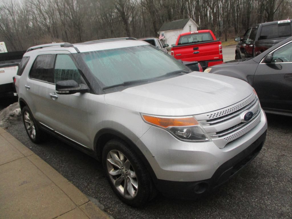 Used 2014 Ford Explorer XLT w/ Equipment Group 202A AWD/4WD image 2