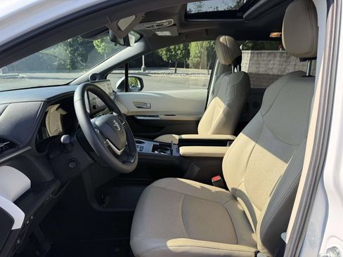 Used 2024 Toyota Sienna Limited AWD/4WD image 13