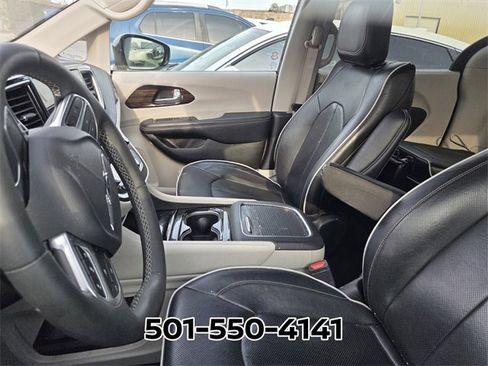 Used 2023 Chrysler Pacifica Limited image 10