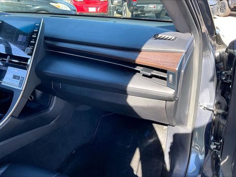 Used 2022 Toyota Avalon XLE image 18
