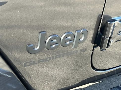 Used 2024 Jeep Gladiator Sport image 11