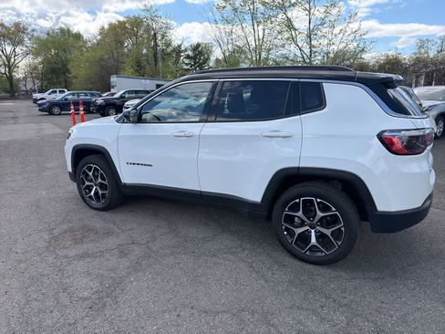 Used 2025 Jeep Compass Limited AWD/4WD image 9