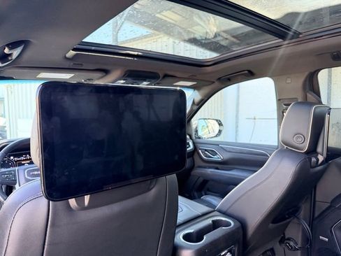 Used 2021 GMC Yukon XL SLT w/ SLT Premium Package image 14