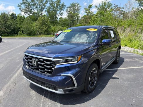 Used 2025 Honda Pilot EX-L image 2