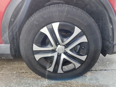 Used 2017 Toyota RAV4 LE FWD image 9
