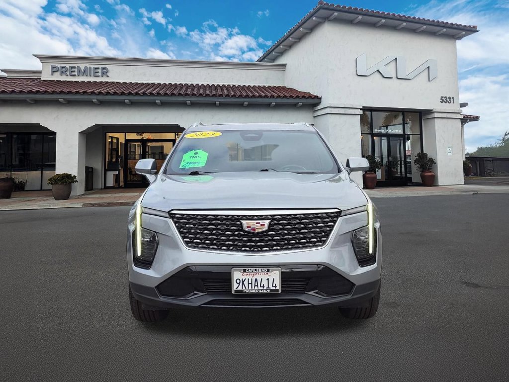 Used 2024 Cadillac XT4 Premium Luxury FWD image 3