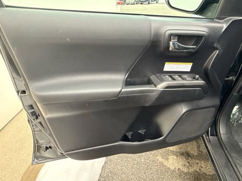 Used 2020 Toyota Tacoma TRD Off-Road w/ Technology Package image 11