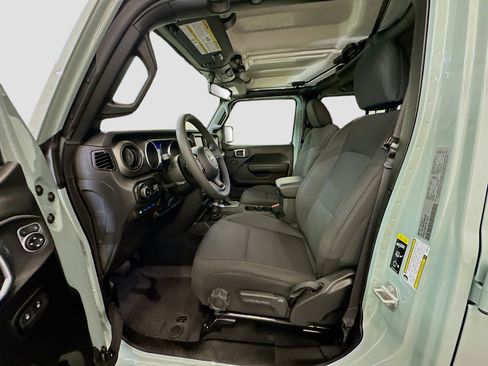 Used 2023 Jeep Wrangler Unlimited AWD/4WD image 13