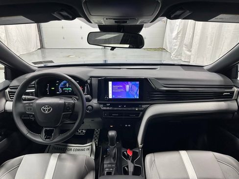 Used 2025 Toyota Camry SE image 43