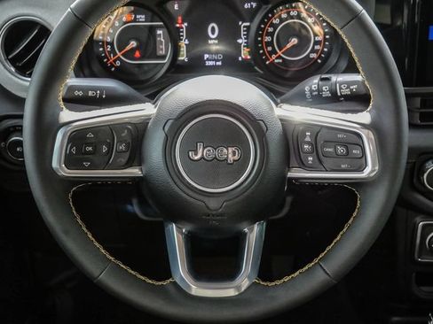 Used 2024 Jeep Wrangler Unlimited Sahara w/ Technology Group AWD/4WD image 30