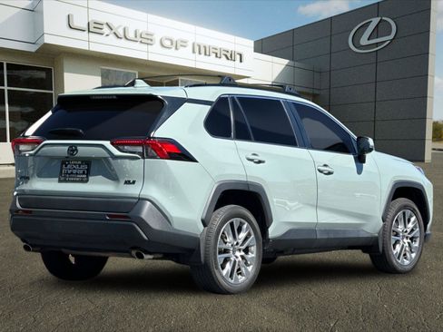 Used 2022 Toyota RAV4 XLE Premium FWD image 8