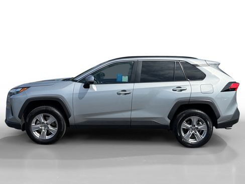 Used 2025 Toyota RAV4 XLE AWD/4WD image 2
