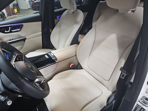 Used 2025 Mercedes-Benz GLC 300 4MATIC image 17
