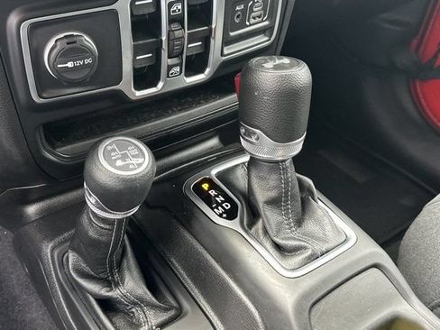 Used 2025 Jeep Wrangler Unlimited Sahara w/ Safety Group AWD/4WD image 35
