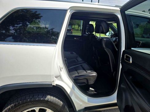 Used 2015 Jeep Grand Cherokee Limited w/ Luxury Group II image 25