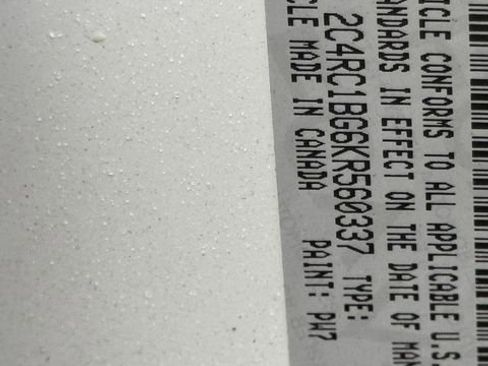 Used 2019 Chrysler Pacifica Touring-L image 27