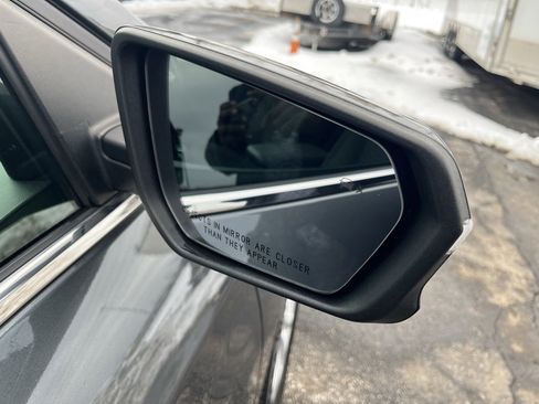 Used 2019 Chevrolet Equinox LT image 30