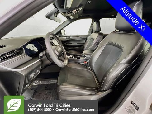 Used 2025 Jeep Grand Cherokee Altitude AWD/4WD image 24