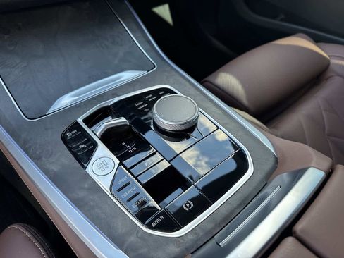 Used 2025 BMW X5 sDrive40i w/ Premium Package image 25