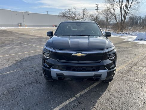 Used 2025 Chevrolet Silverado EV LT image 2