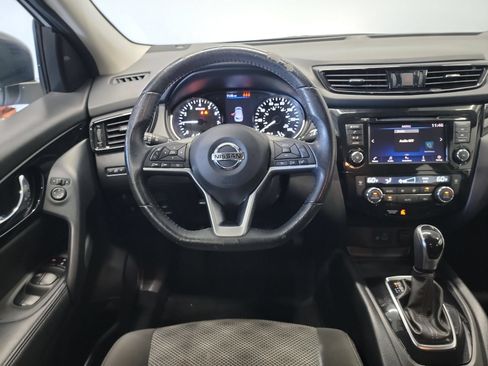 Used 2021 Nissan Rogue Sport SV FWD image 16