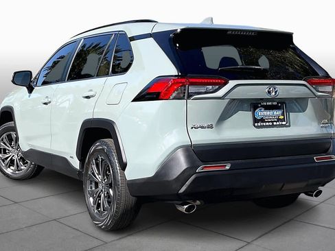 Used 2022 Toyota RAV4 XLE Premium image 12