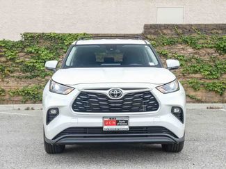 Used 2023 Toyota Highlander LE FWD video 2