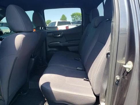 Used 2017 Toyota Tacoma TRD Off-Road w/ Tow Package (A/T) AWD/4WD image 12