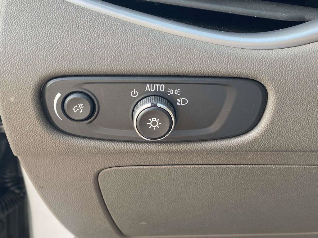 Used 2025 Chevrolet Malibu LT FWD image 17