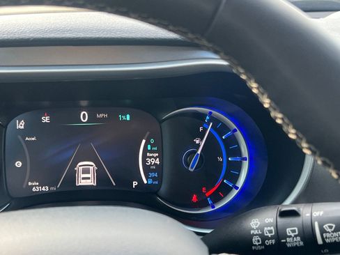 Used 2023 Chrysler Pacifica Touring-L FWD image 31