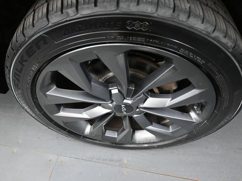 Certified 2022 Kia Sorento X-Line EX AWD/4WD image 9