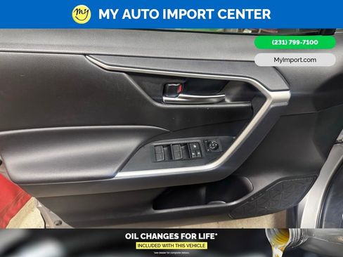 Used 2025 Toyota RAV4 XLE AWD/4WD image 10