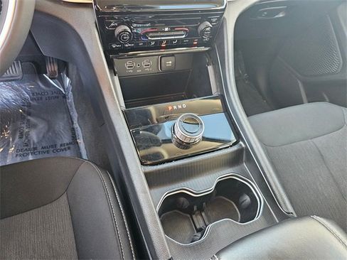 Used 2023 Jeep Grand Cherokee L Laredo image 23