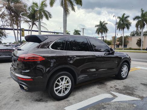 Used 2016 Porsche Cayenne image 10