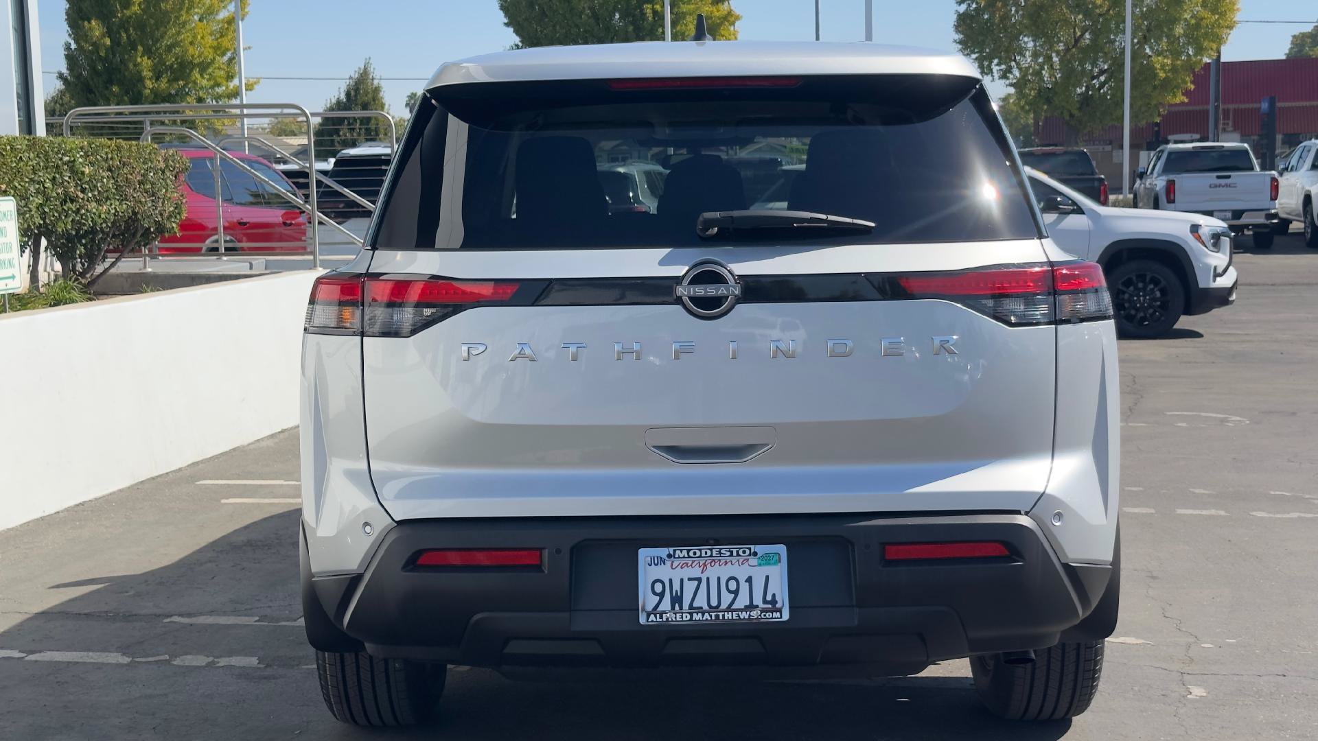 Used 2024 Nissan Pathfinder S FWD image 5