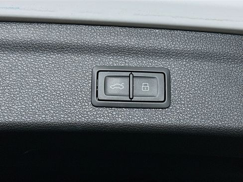 Used 2024 Audi Q3 2.0T Premium image 30