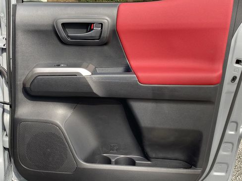 Used 2021 Toyota Tacoma SR5 RWD image 33