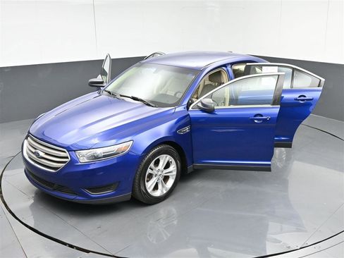 Used 2015 Ford Taurus SE FWD image 39