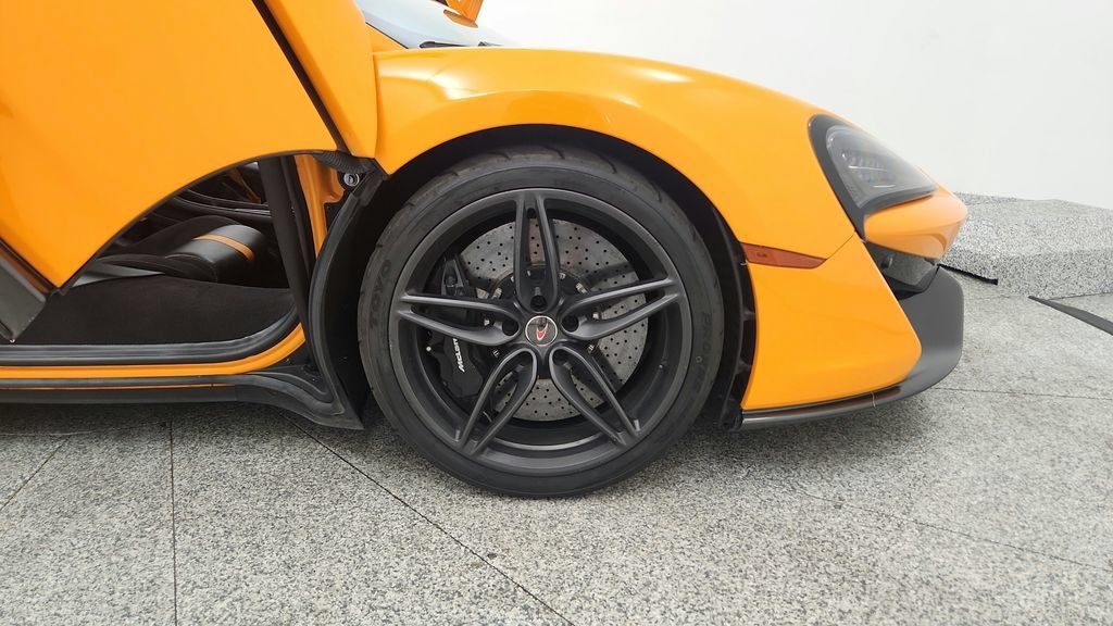 Used 2016 McLaren 570S Coupe RWD image 24
