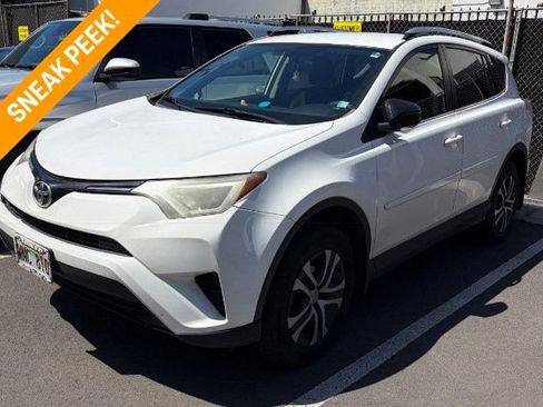 Used 2016 Toyota RAV4 LE image 1