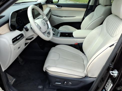 Used 2024 Hyundai Palisade Limited FWD image 13
