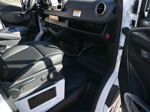 Used 2025 Mercedes-Benz Sprinter 2500 image 20