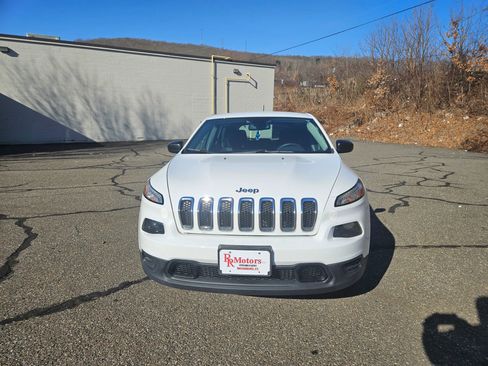 Used 2017 Jeep Cherokee Sport w/ Safety Group AWD/4WD image 2