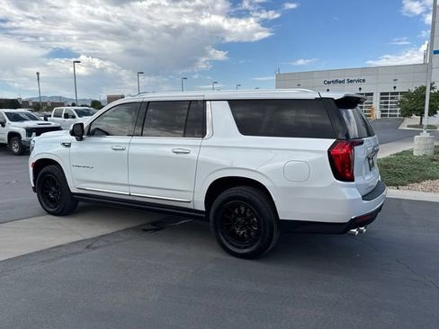 Used 2023 GMC Yukon XL Denali AWD/4WD image 11