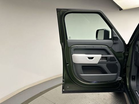 New 2026 Land Rover Defender 110 X-Dynamic SE AWD/4WD image 17