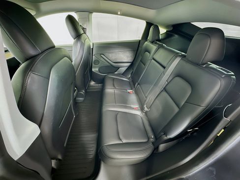 Used 2021 Tesla Model Y Long Range image 26