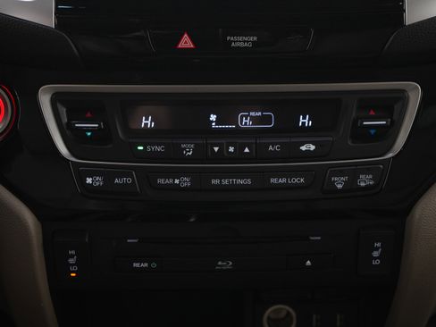 Used 2016 Honda Pilot Touring image 17